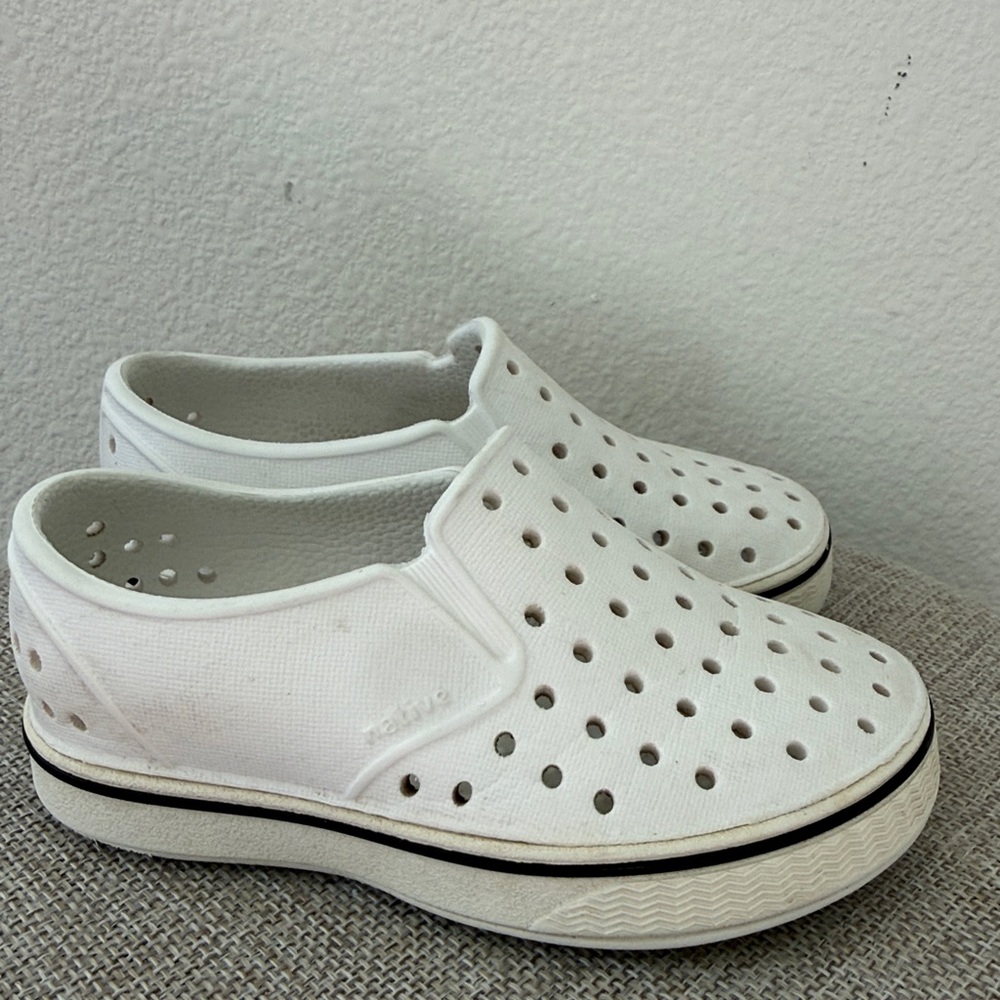 Native Kids White Slip-On Shoes - Picture 2 of 6